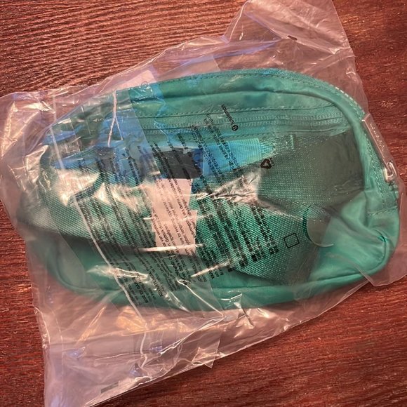 NEW Emerald Ice lululemon Everywhere Belt Bag - Picture 3 of 8